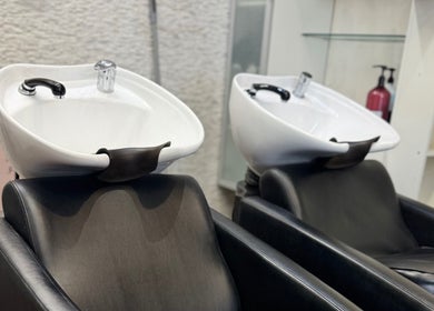 Lavatórios modernos no Brasil Fashion and Beauty em Londres, Inglaterra, GB, oferecem experiência relaxante.