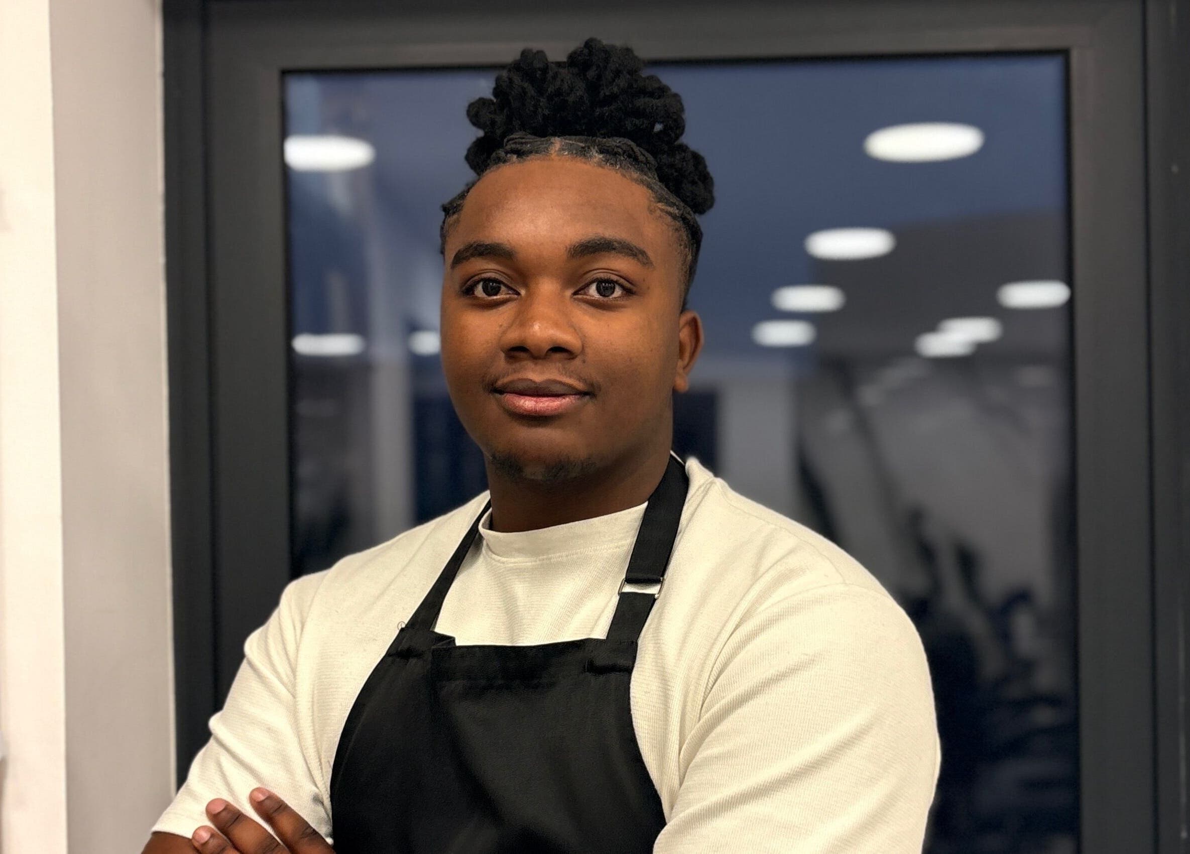 Styliste à Studio by Ifou, Marseille, Provence-alpes-côte D'azur, FR, prêt à vous accueillir.