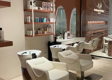 صالون جمال أنيق في Nai Beauty Boutique بالرياض، يوفر تجربة فاخرة للعناية بالشعر.