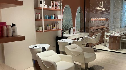 صالون جمال أنيق في Nai Beauty Boutique بالرياض، يوفر تجربة فاخرة للعناية بالشعر.
