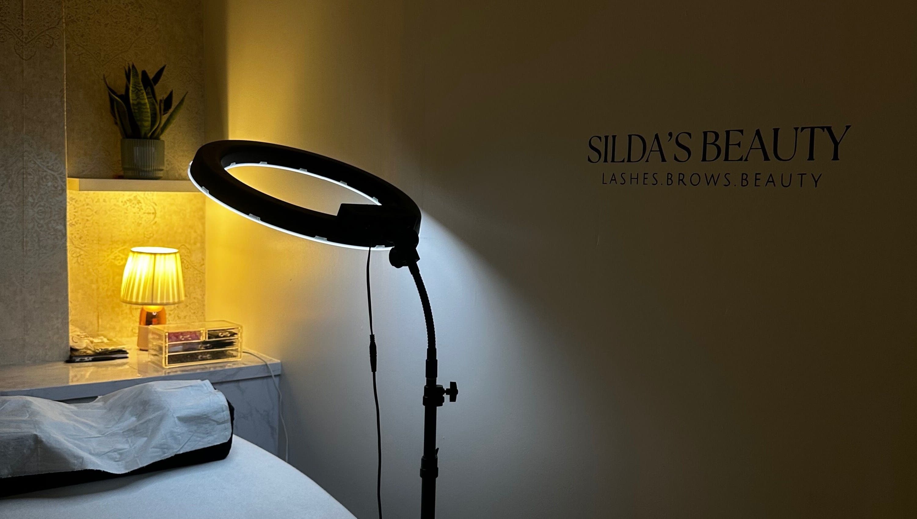 Cozy Sildasbeauty treatment room with soft lighting in London, England, GB.