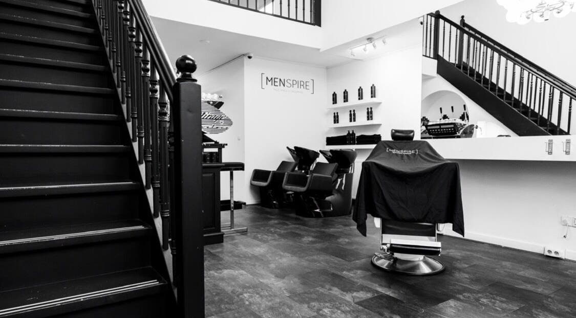 Modern interior of MENSPIRE Old West hair salon in Amsterdam, Noord-Holland, NL with stylish decor.