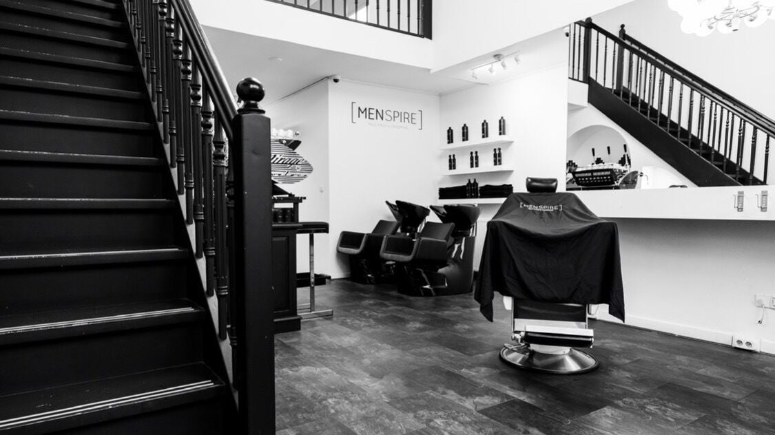 Modern interior of MENSPIRE Old West hair salon in Amsterdam, Noord-Holland, NL with stylish decor.