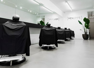 Elegant barber chairs at MENSPIRE De Pijp, Amsterdam, Noord-Holland, NL, offering top-notch grooming services.