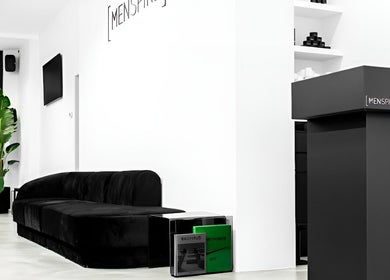 MENSPIRE Beethoven reception in Amsterdam, Noord-Holland, NL features sleek, modern decor with a black sofa and plant.