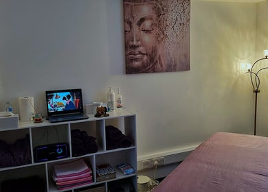 Welcoming massage room at Professional Massage Therapist Edinburgh – Oleh Miroshnychenko, Edinburgh, Scotland, GB.