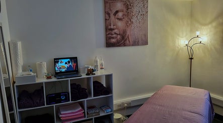 Welcoming massage room at Professional Massage Therapist Edinburgh – Oleh Miroshnychenko, Edinburgh, Scotland, GB.
