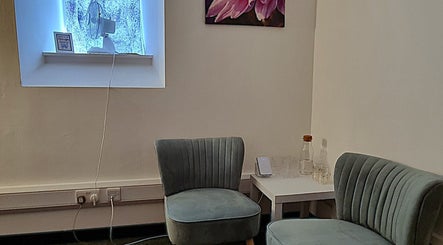 Cozy waiting area at Professional Massage Therapist Edinburgh – Oleh Miroshnychenko, Edinburgh, Scotland, GB.