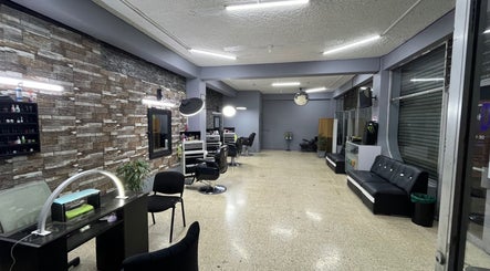 Modern interior of La Barbería in Tres Ríos centro, San José, CR with stylish chairs and mirrors.