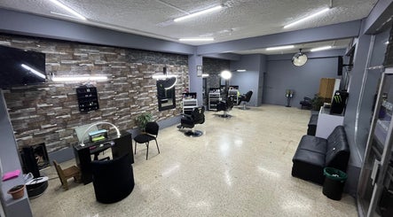 Stylish interior of La Barbería at Tres Ríos centro, San José, CR showcasing modern barber chairs and décor.