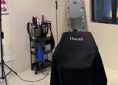 Modern salon corner at HOMECUTZ in Putrajaya, Wilayah Persekutuan Putrajaya, MY with styling tools.