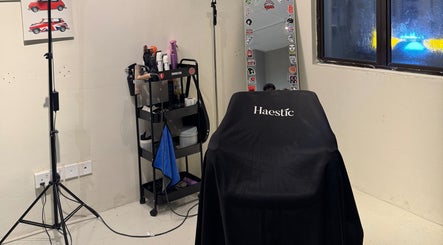 Modern salon corner at HOMECUTZ in Putrajaya, Wilayah Persekutuan Putrajaya, MY with styling tools.