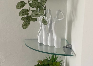Elegant statuettes and plants on glass shelf at Hude, Royal Tunbridge Wells, England, GB.