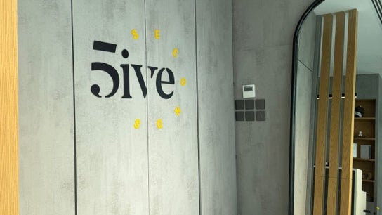 Five Seconds Salon - King Abdulaziz