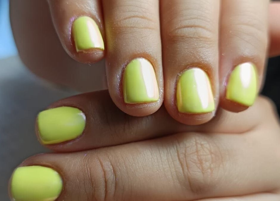 Uñas neón en Eglandbeautynails, Estación Central, Región Metropolitana, CL. Manicura vibrante y moderna.