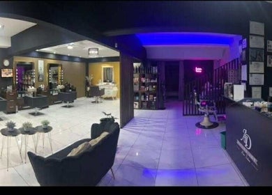Σαλόνι Divine Art Hairdressing Salon στη Λακατάμια, Λευκωσία, CY με μοντέρνα διακόσμηση και φωτισμό.