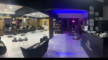Σαλόνι Divine Art Hairdressing Salon στη Λακατάμια, Λευκωσία, CY με μοντέρνα διακόσμηση και φωτισμό.