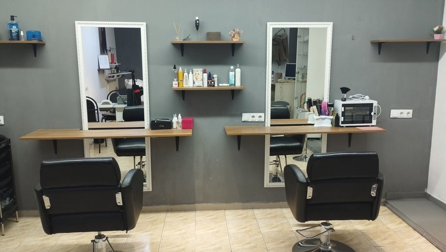 Стильный зал Melania Beauty & Fashion в Кишинёве для ухода и красоты.