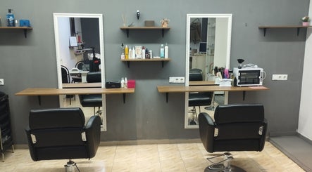 Стильный зал Melania Beauty & Fashion в Кишинёве для ухода и красоты.