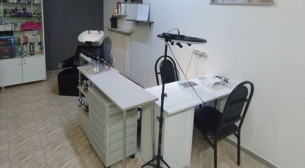 Интерьер Melania Beauty & Fashion в Кишинев, Кишинев, MD с маникюрным столом.