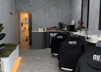 Elegant salon interior at CUTit. in Beckenham, England, GB, with chic decor and modern furnishings.