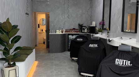 Elegant salon interior at CUTit. in Beckenham, England, GB, with chic decor and modern furnishings.