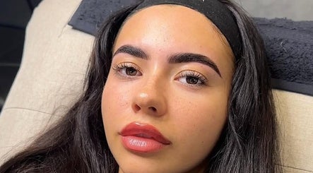 Perfectly groomed eyebrows at By Brow Hunnies in Dubai, Dubai, AE for a polished look.