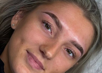 Beautifully shaped brows by Brow Hunnies in Dubai, Dubai, AE. Eyebrow perfection and wellness.