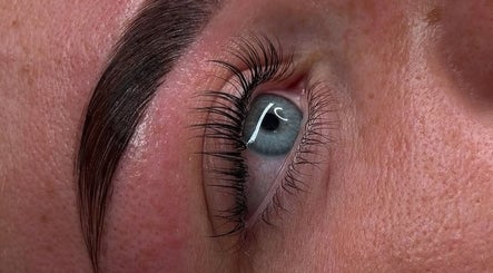 Close-up of styled lashes showcasing beauty treatment by Brow Hunnies, Dubai, Dubai, AE.