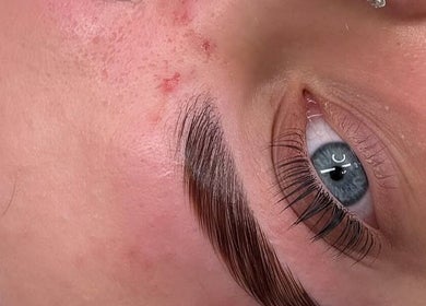 Close-up of expertly styled eyebrow and eye by Brow Hunnies in Dubai, Dubai, AE.
