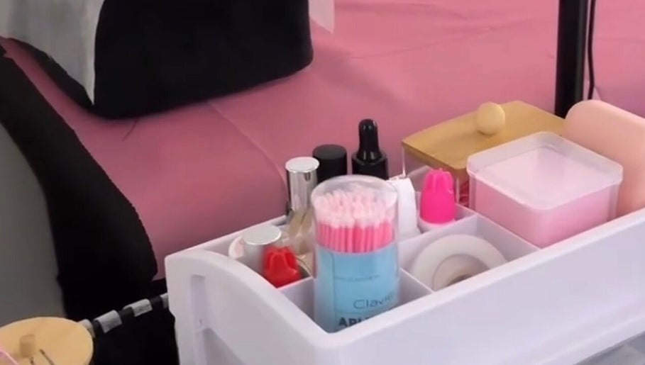 Beauty tools setup at Lash&Brow Glow in Toronto, Ontario, CA featuring pink accessories.