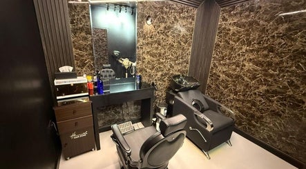 Elegant salon interior at Hair Zone - Al Yasmin, Riyadh, Riyadh Province, SA featuring modern styling chair.