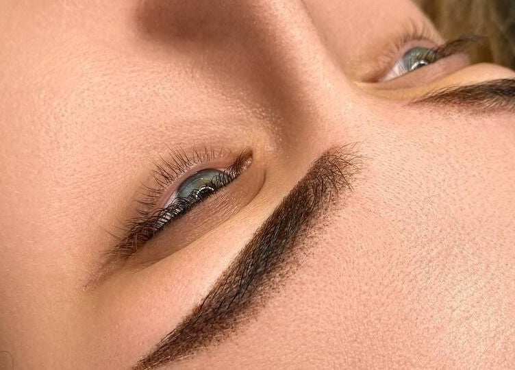 Perfectly shaped eyebrows at Vysochanska Viktoriia, New York, New York, US, showcasing expert beauty care.