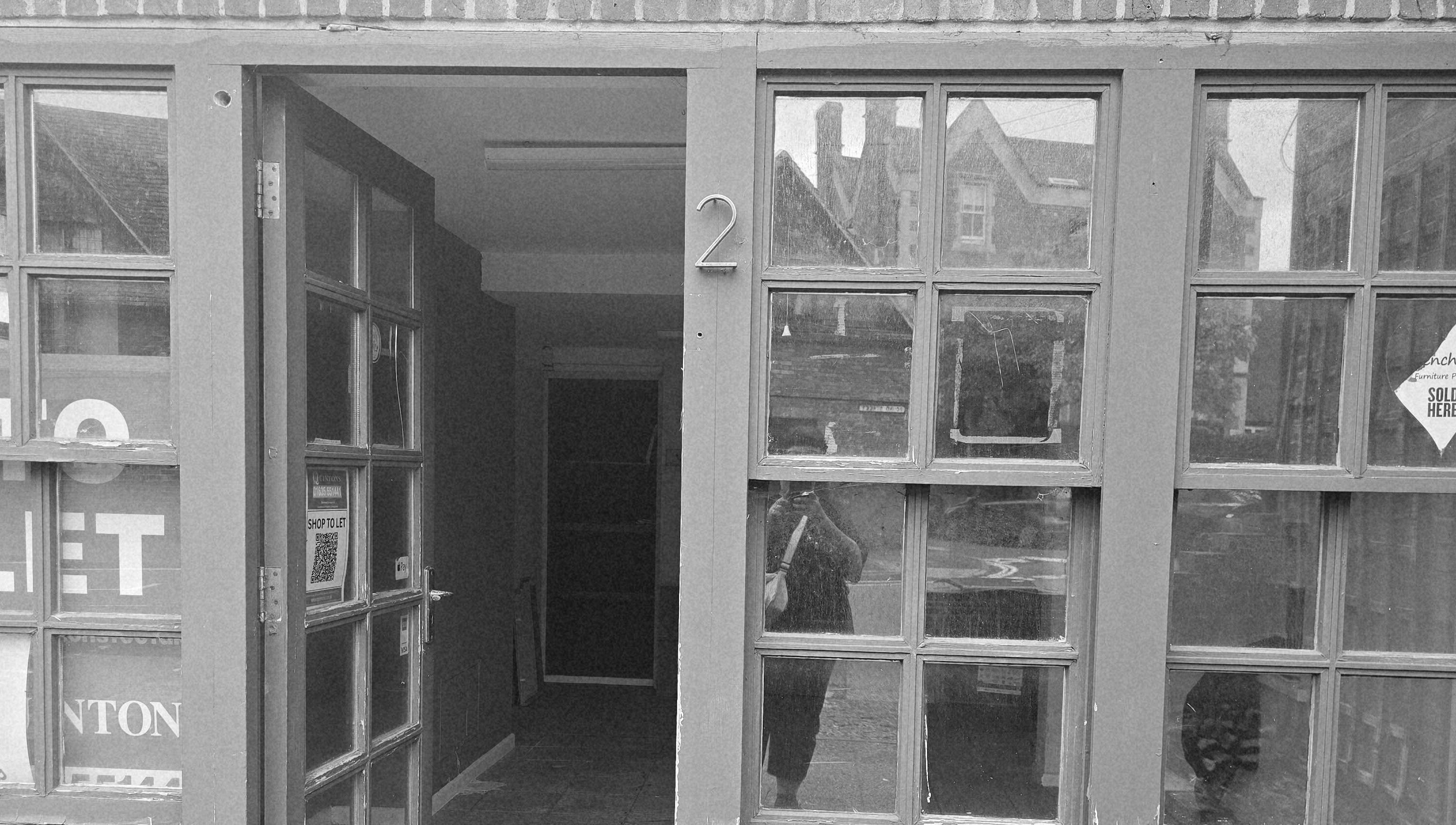 Charming vintage storefront at Pearl Collective, Newbury, England, GB with reflective glass windows.