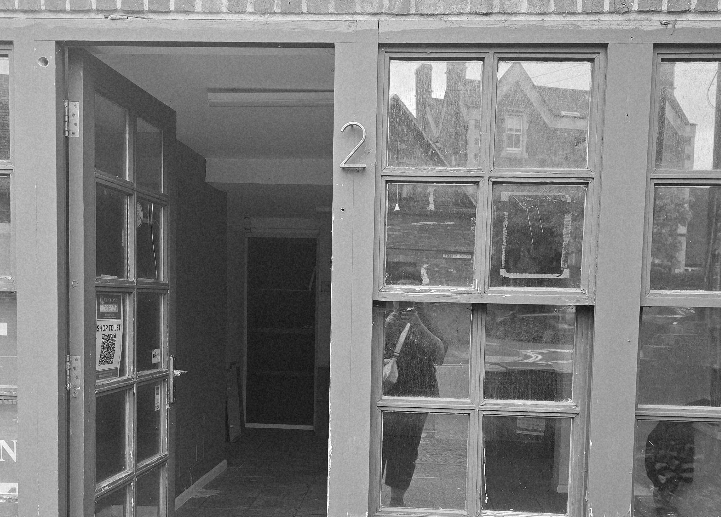 Charming vintage storefront at Pearl Collective, Newbury, England, GB with reflective glass windows.