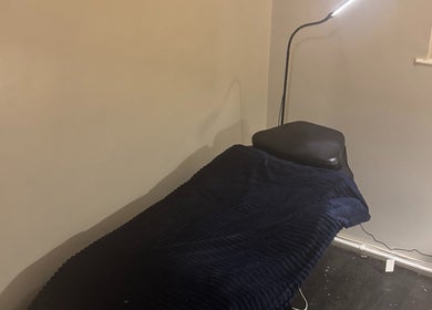 Relaxing treatment room at Beauty by Shannon, Bristol, England, GB with a cozy bed and soft lighting.