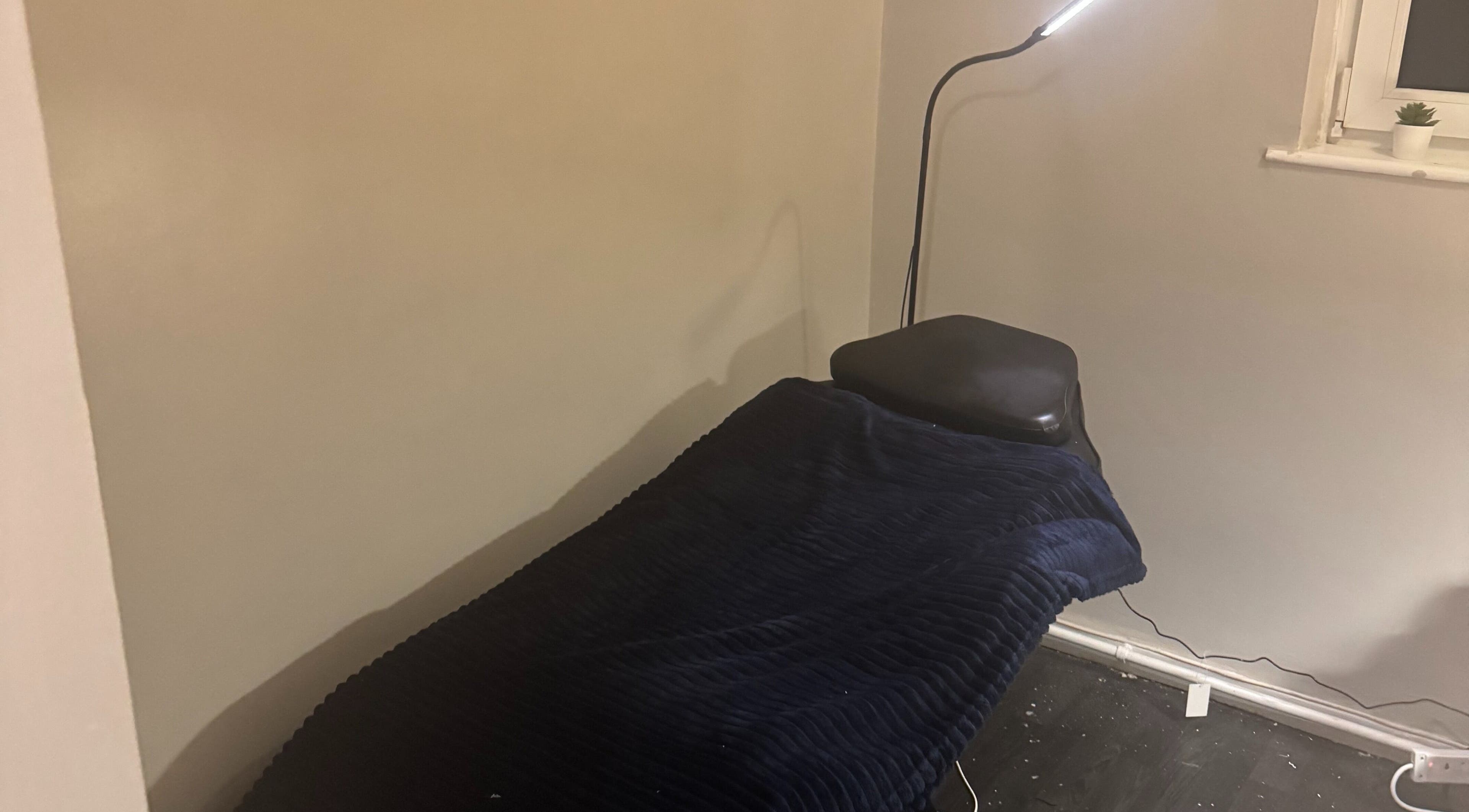 Relaxing treatment room at Beauty by Shannon, Bristol, England, GB with a cozy bed and soft lighting.
