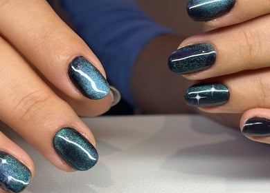 Stylowe paznokcie z efektem galaktyki w Marakuja_nails by Aleksandra, Stanmore, England, GB.