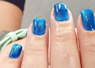 Vibrant blue glitter nails at Cialeyah Beauty Bar, Philipsburg, SX, showcasing expert nail artistry.