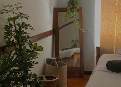 Relaxing massage room with plants at Loom massage studio - Príncipe Real, Lisbon. Location: Lisboa, Lisboa, PT.