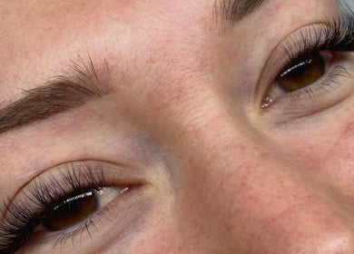 Extensions de cils élégantes chez cilsbyana à Provins, Île-de-France, FR, offrant un regard captivant.