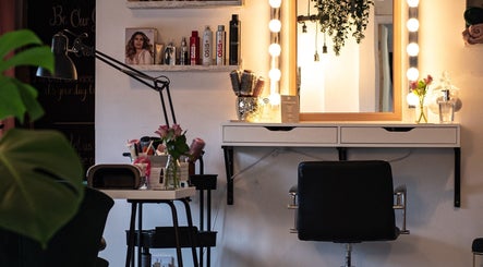 Posh Nail and Beauty