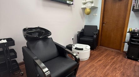 Modern salon wash station at Royal Amber lady salon, Dubai, Dubai, AE, featuring sleek black chairs.