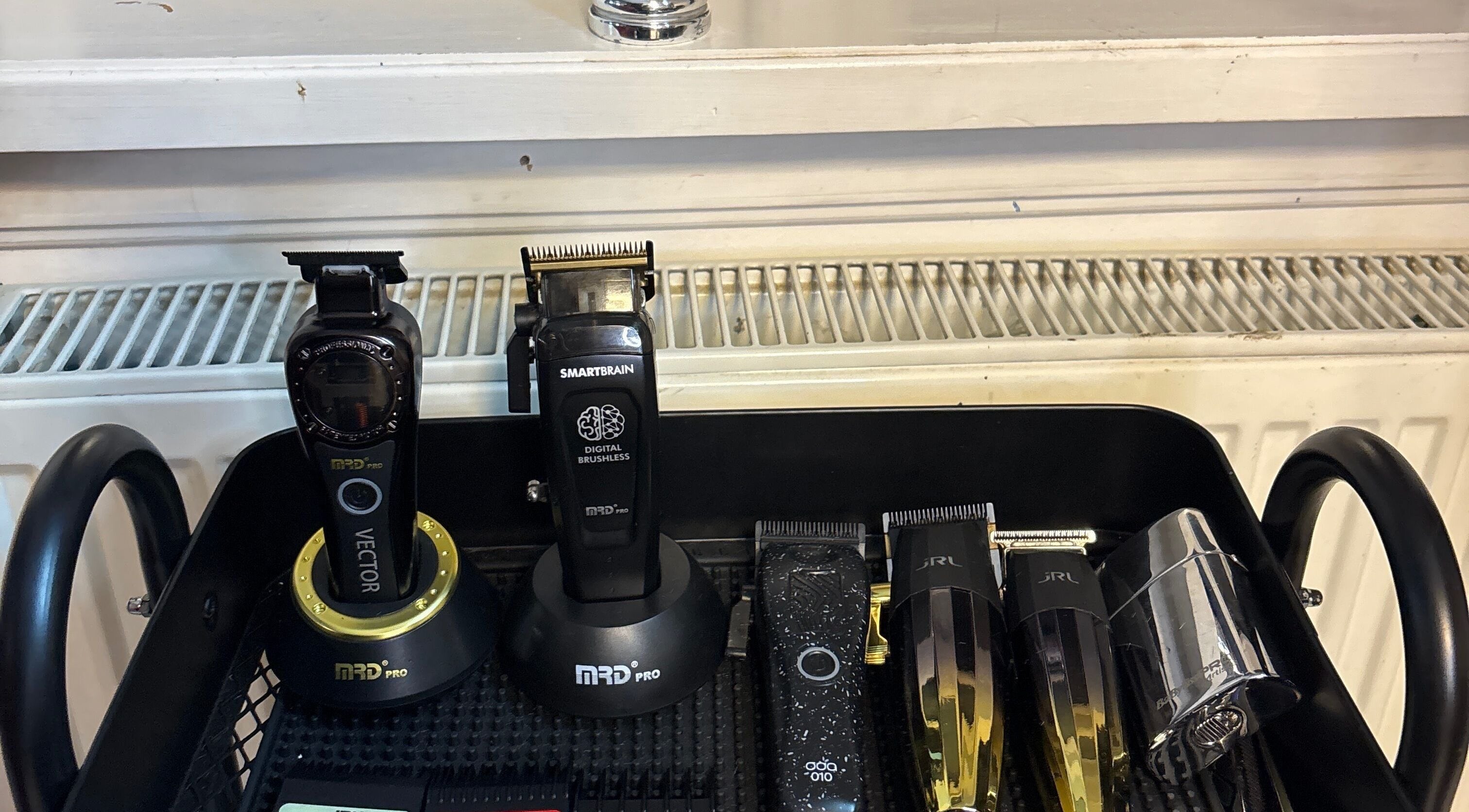 Hårklippemaskiner på Sb Cutzz i Brøndby Strand, DK, klar til styling.