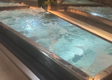 Luxurious bubbling spa pool at Ve La Dee Thai Spa in Manchester, England, GB, offering relaxation.