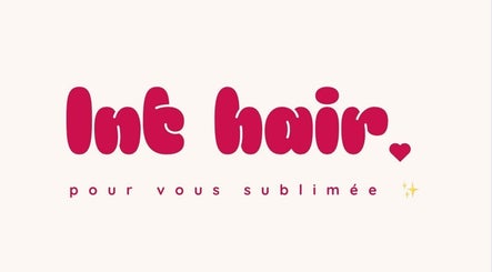 Logo rouge d'Int hair à Genève, Genève, CH, avec slogan 'pour vous sublimée'.