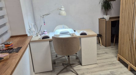Nowoczesne biurko w Wiktoria Białecka Studio NK, Bydgoszcz, Województwo Kujawsko-pomorskie, PL.