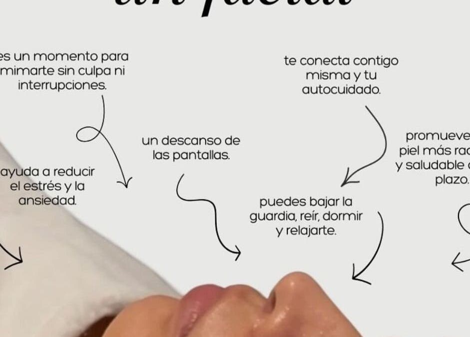 Mujer recibiendo un facial relajante en Ser Piel Real, S2000ein, Santa Fe, AR, destacando beneficios del cuidado facial.