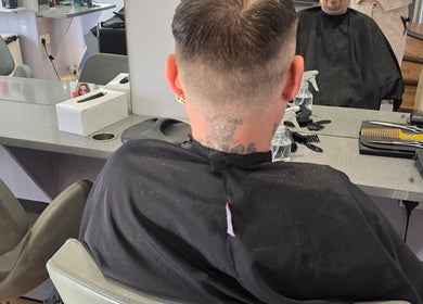 Stylish haircut at Kourtneys Lovely Locks, Newbury, England, GB. Modern salon interior with mirror reflection.