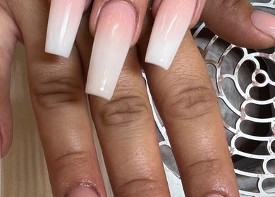 Mẫu móng gel ombre tại Nails Style, Tübingen, Baden-württemberg, DE nổi bật với sự tinh tế.